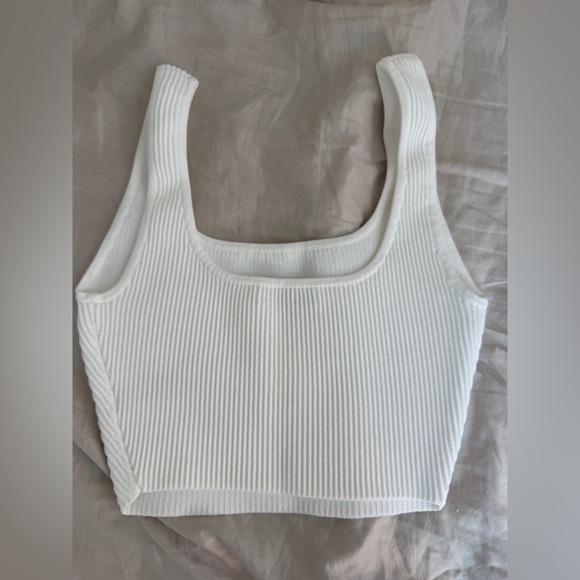 Babaton Sculpt Know White Ribbed Cropped Tank Top - Picture 2 of 3